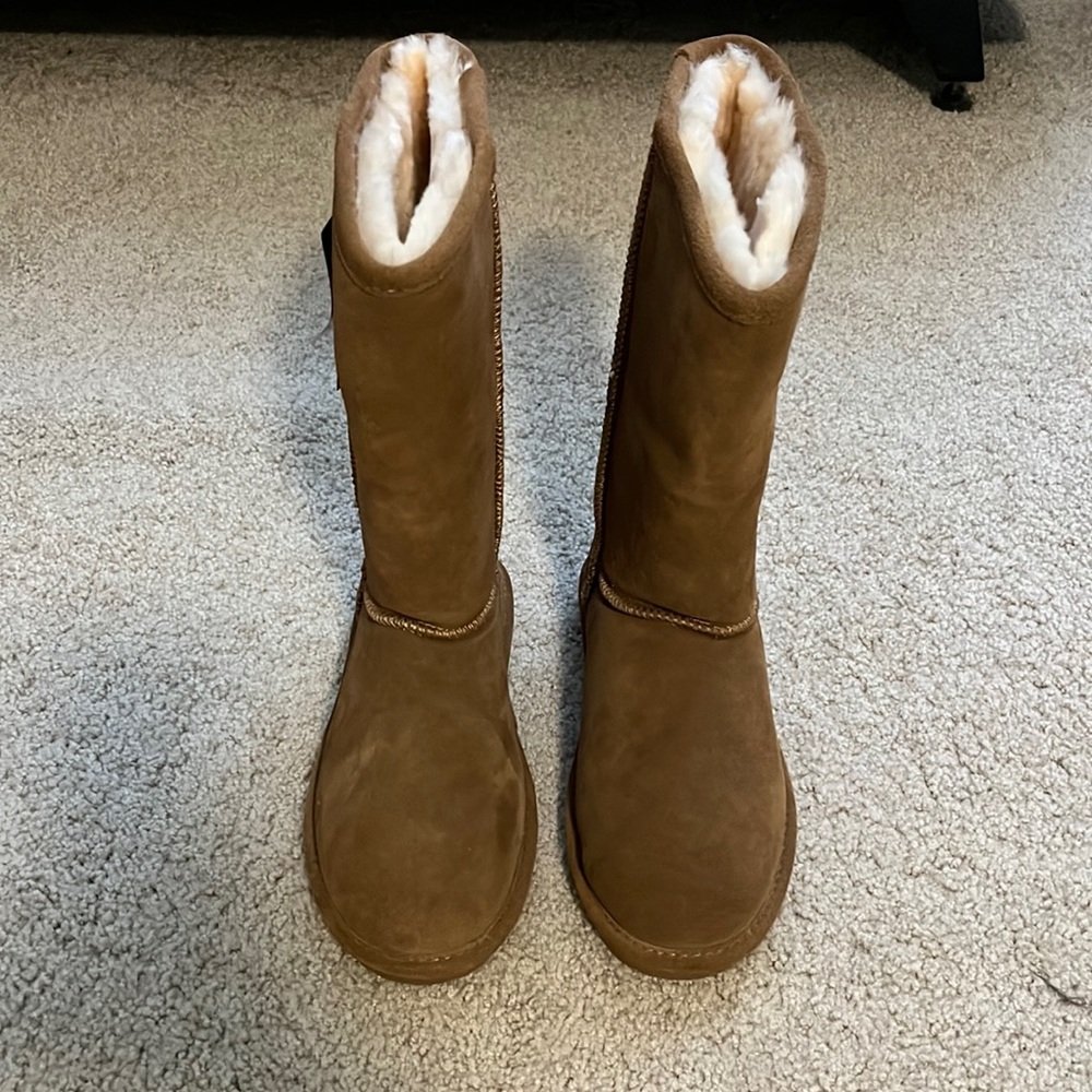 Never worn Tall BearPaw boots